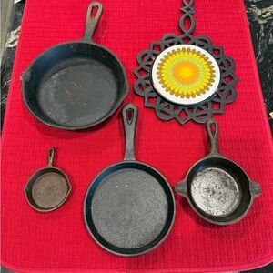 Cast Iron Skillet Set Vintage collection decor